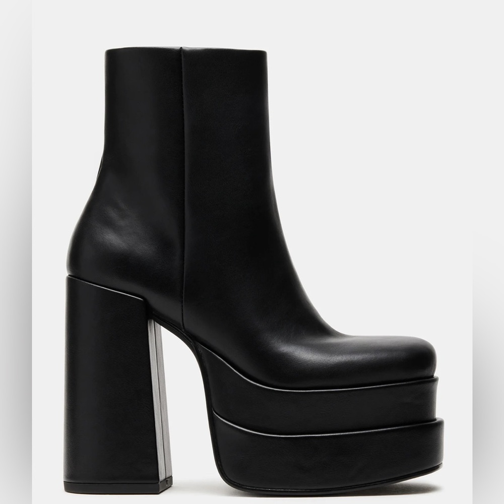 Steve Madden Cobra Black Platform Boots, size 10, New